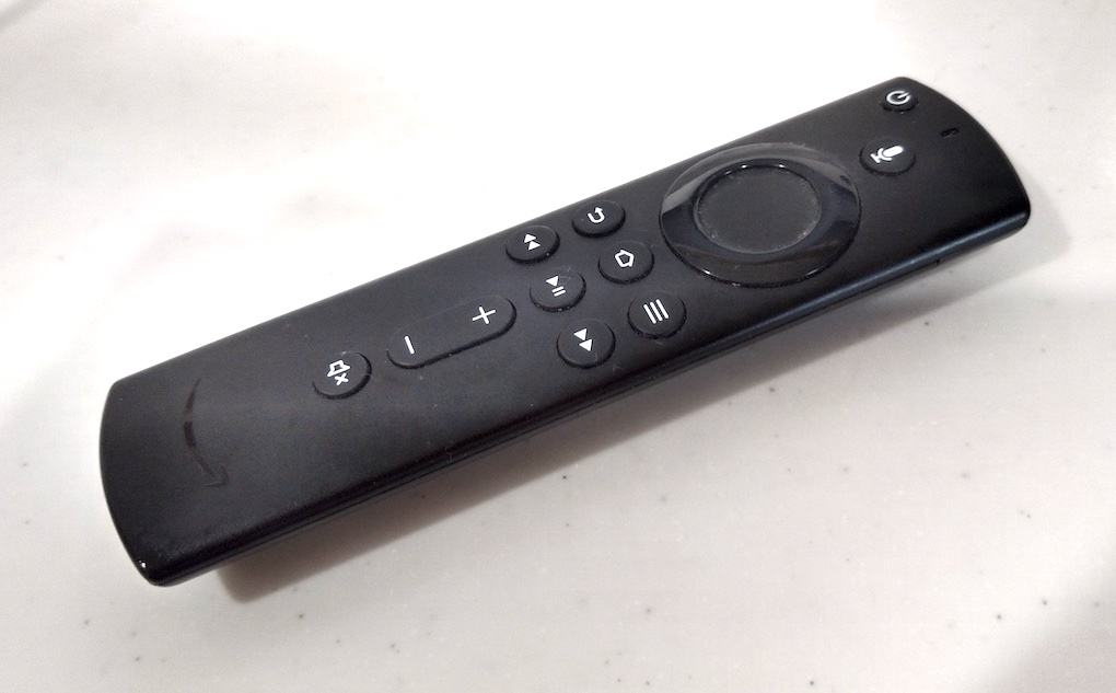 Amazon Fire TV Stick リモコンの開け方、電池交換の方法。電池の向き